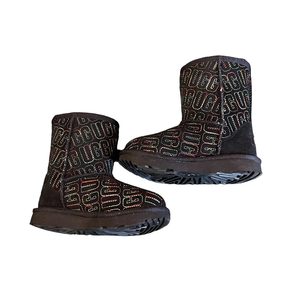 UGG Kids' Classic II Graphic Stitch suede boot in black Size 9 toddler new